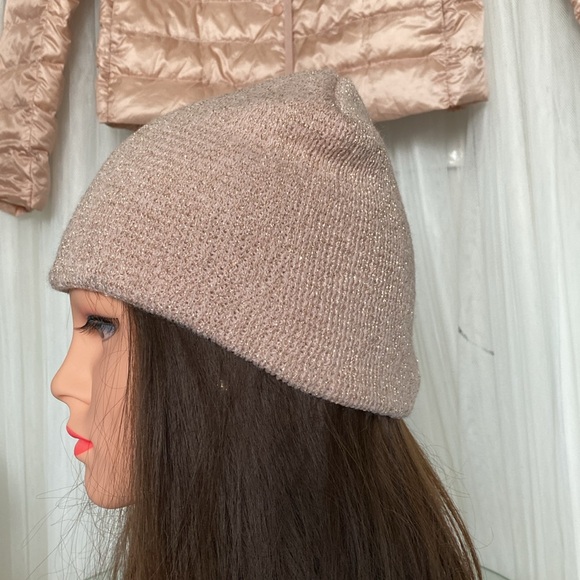 Winter women’s tuque/hat colour blush pink with rose gold threads all around! OS - Picture 3 of 7